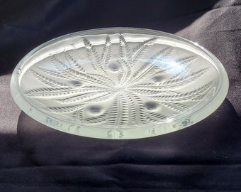 R Lalique frosted glass plate, leaves design