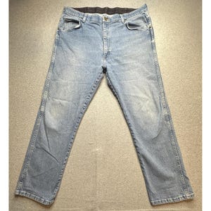 Wrangler Jeans Mens 36x30(37x29) Light Wash Blue Denim Straight Leg Relaxed Fit image 2