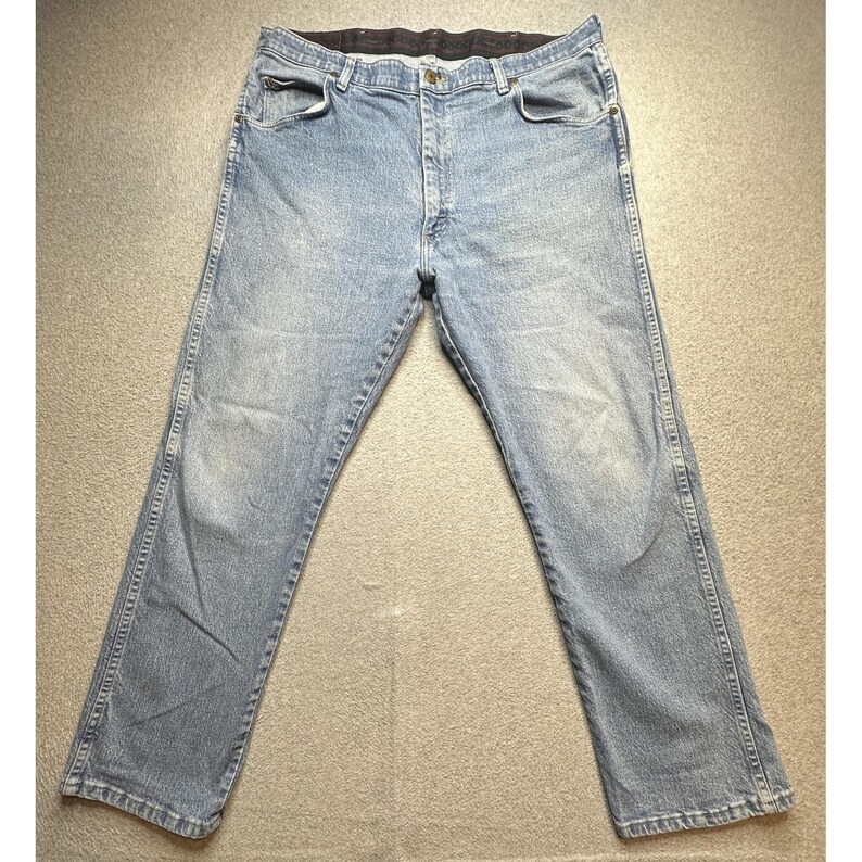 Wrangler Jeans Mens 36x30(37x29) Light Wash Blue Denim Straight Leg Relaxed Fit image 2