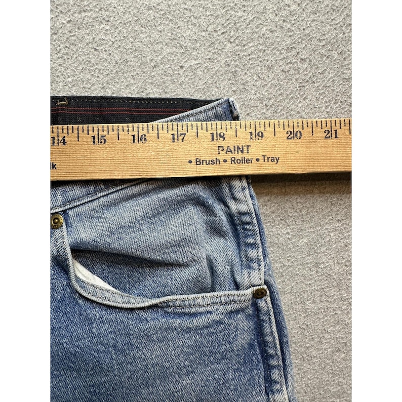 Wrangler Jeans Mens 36x30(37x29) Light Wash Blue Denim Straight Leg Relaxed Fit image 8
