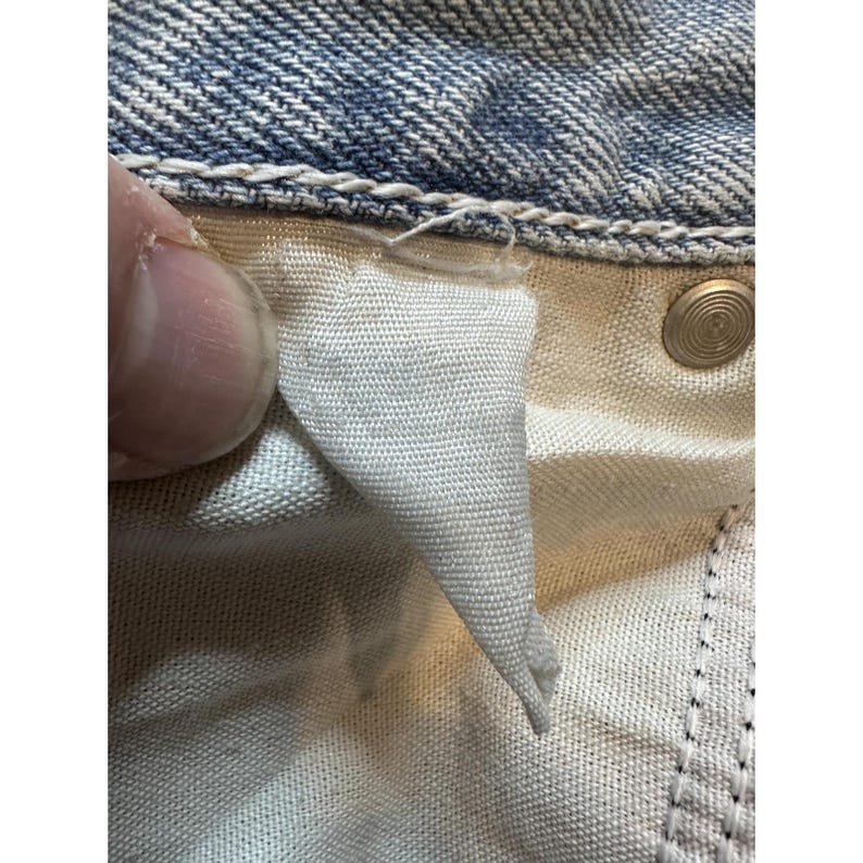 VTG Wrangler Jeans Mens 33x31 Light Wash Blue Straight Distressed Denim USA 90s image 14
