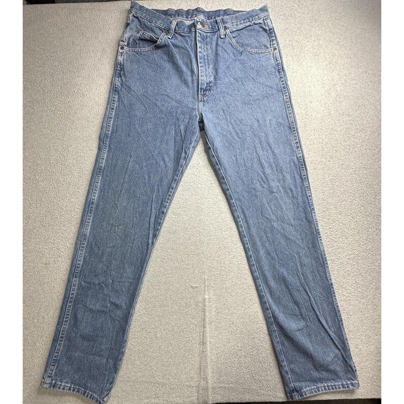 Vaqueros Wrangler para hombre, talla 34 x 34, de mezclilla azul, pierna recta, 5 bolsillos, cremallera YKK, 96501DS imagen 4