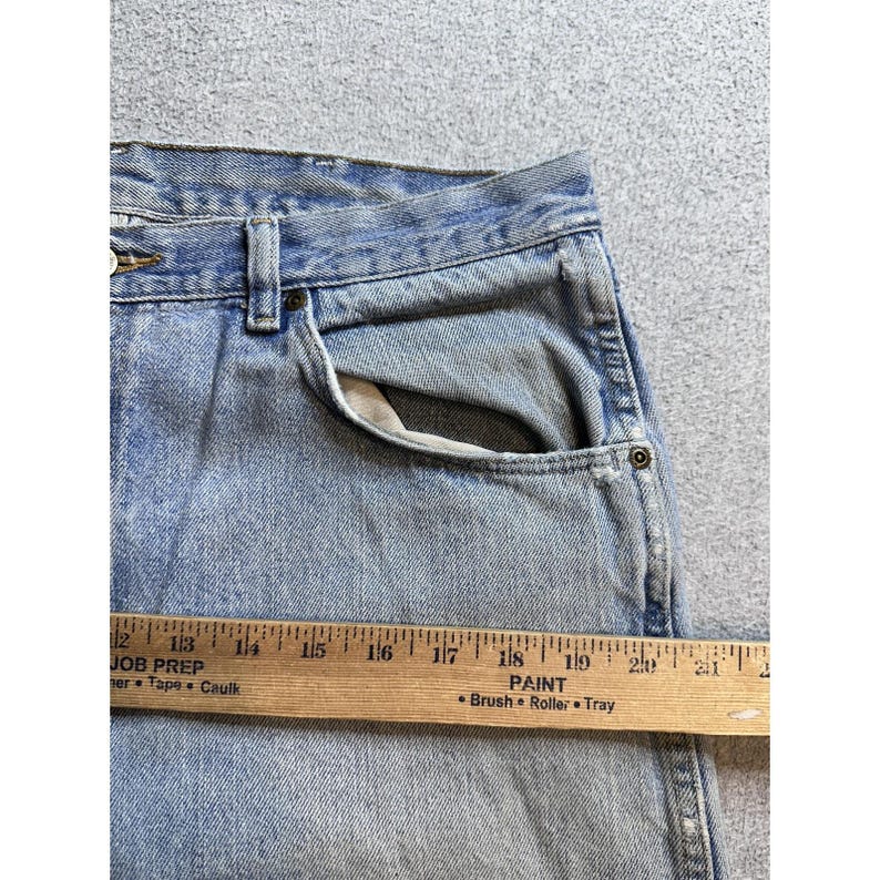 VTG Wrangler Jeans Mens 33x31 Light Wash Blue Straight Distressed Denim USA 90s image 9