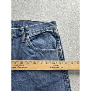Vaqueros Wrangler para hombre, talla 34 x 34, de mezclilla azul, pierna recta, 5 bolsillos, cremallera YKK, 96501DS imagen 6