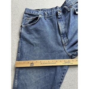 Jeans Wrangler vintage para hombre, talla 39x27.5, denim azul, tiro alto, desgastados, rotos, auténticos. imagen 12