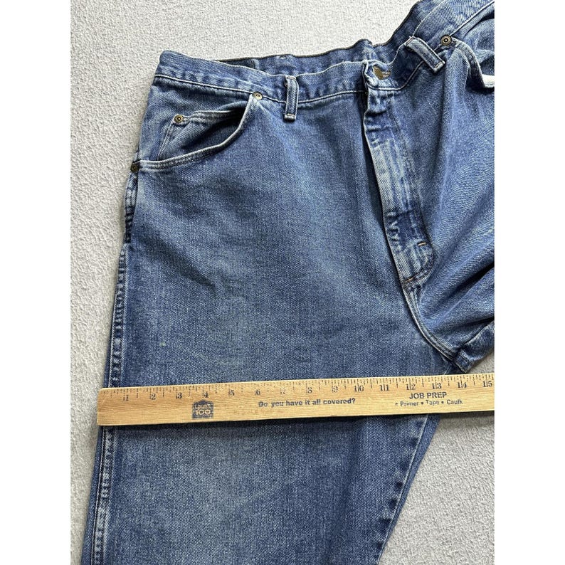 Jeans Wrangler vintage para hombre, talla 39x27.5, denim azul, tiro alto, desgastados, rotos, auténticos. imagen 12