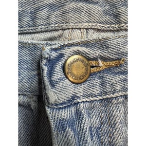 VTG Wrangler Jeans Mens 33x31 Light Wash Blue Straight Distressed Denim USA 90s image 11