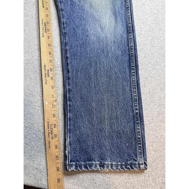 VTG Wrangler Authentic Straight Jeans Mens 34x28 Medium Wash Blue Denim Casual image 3