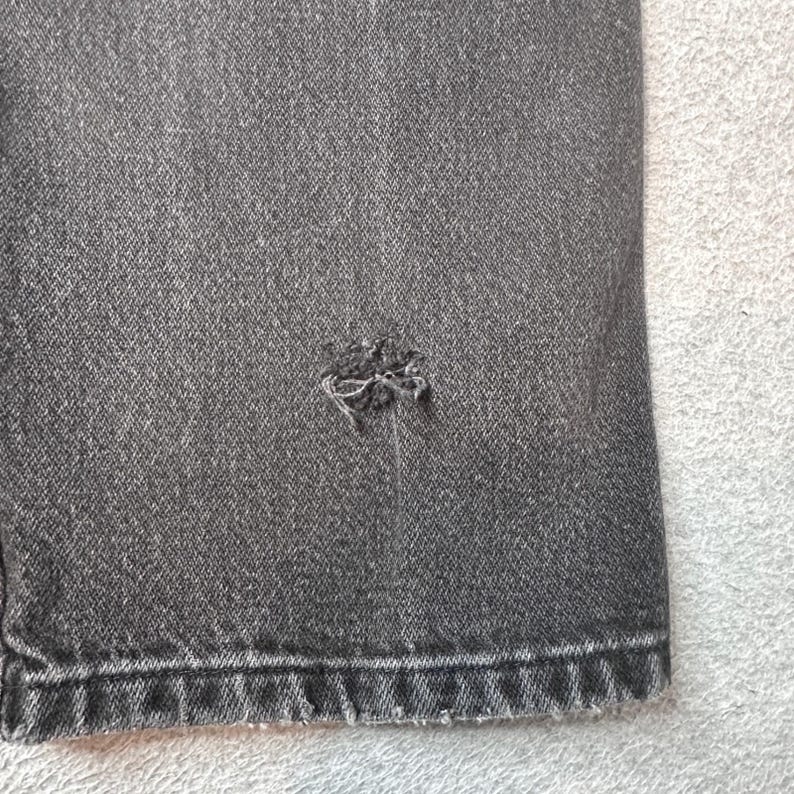 Calça jeans vintage Wrangler masculina, tamanho 28x31, preta, corte cowboy, perna reta, desbotada, fabricada nos EUA. imagem 4