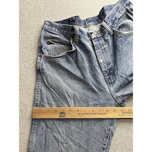 Wrangler Jeans Mens 32x28 Blue Regular Fit Straight Leg Faded Distressed 96501DS image 8