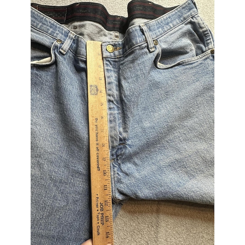 Wrangler Jeans Mens 36x30(37x29) Light Wash Blue Denim Straight Leg Relaxed Fit image 6