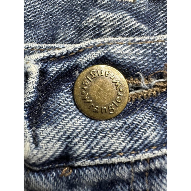 Jeans Wrangler vintage para hombre, talla 39x27.5, denim azul, tiro alto, desgastados, rotos, auténticos. imagen 4