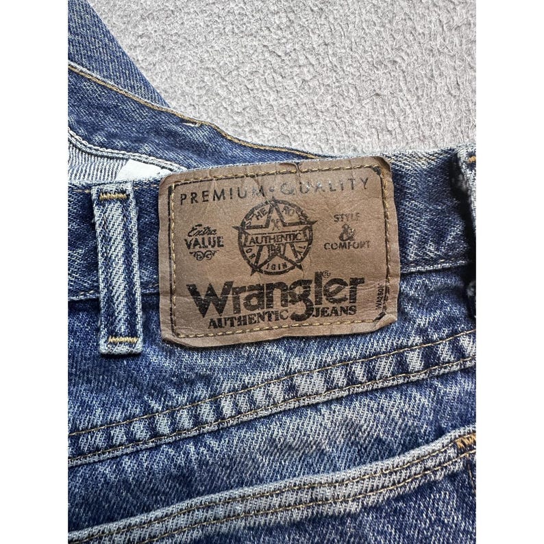 VTG Wrangler Authentic Straight Jeans Mens 34x28 Medium Wash Blue Denim Casual image 12