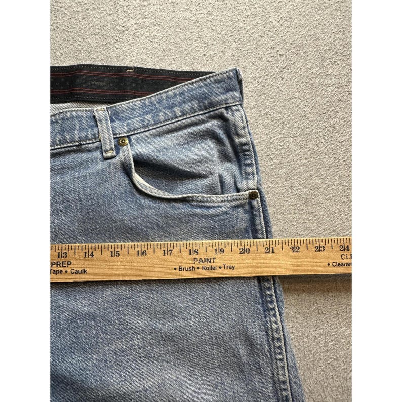 Wrangler Jeans Mens 36x30(37x29) Light Wash Blue Denim Straight Leg Relaxed Fit image 7