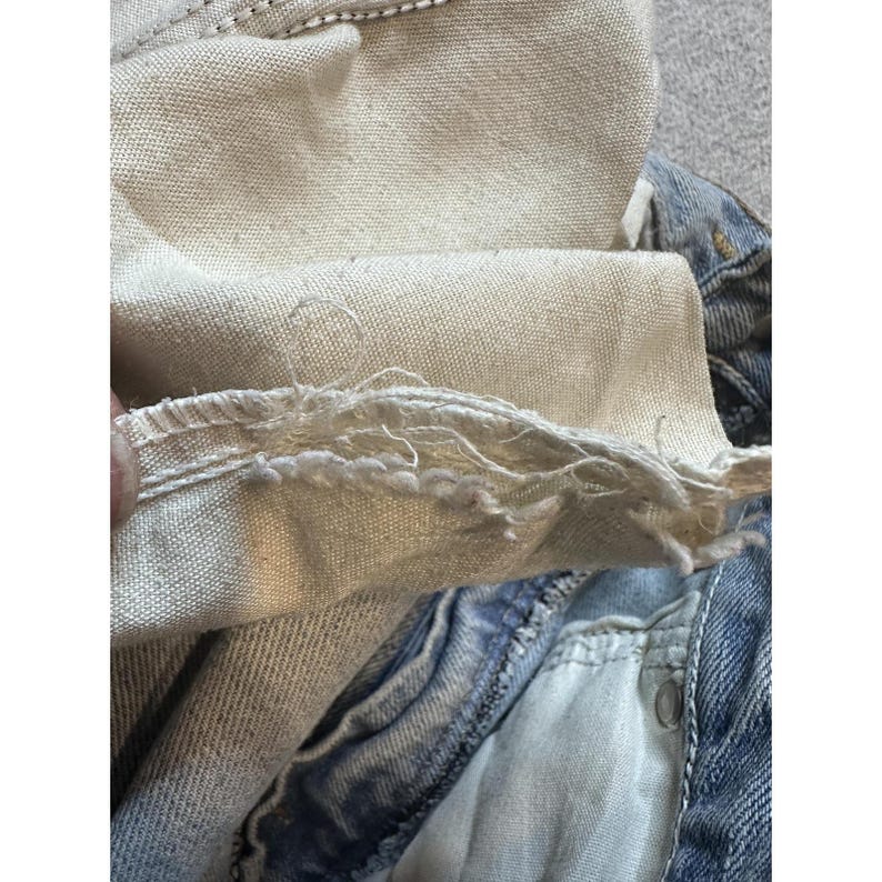VTG Wrangler Jeans Mens 33x31 Light Wash Blue Straight Distressed Denim USA 90s image 13