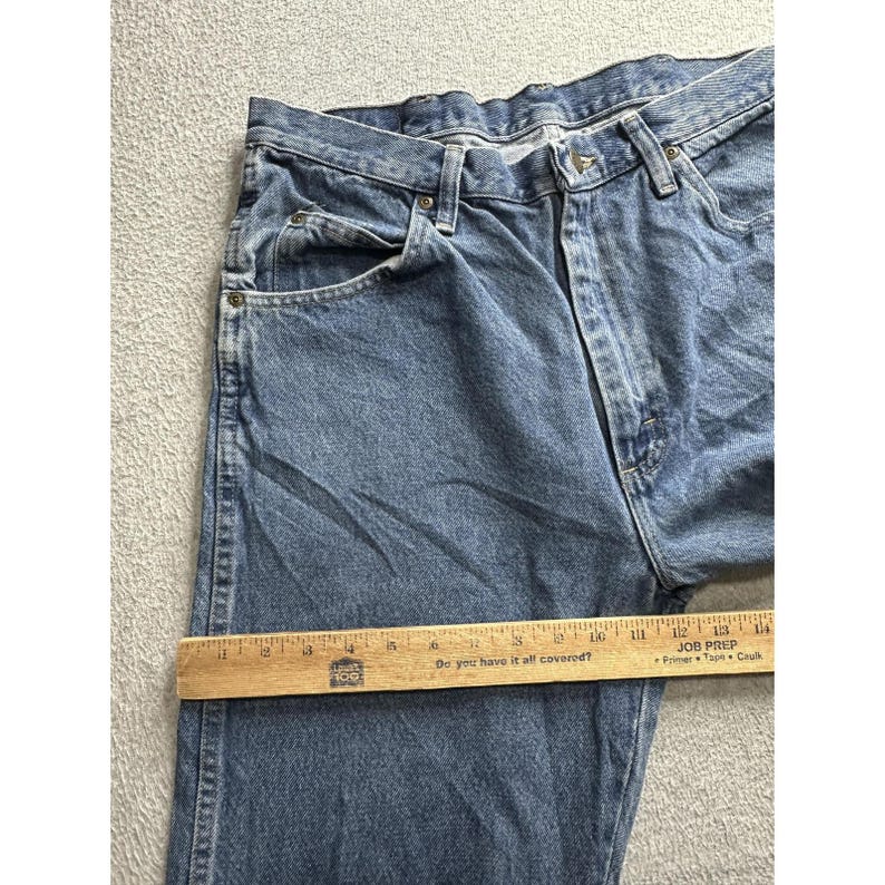 Vaqueros Wrangler para hombre, talla 34 x 34, de mezclilla azul, pierna recta, 5 bolsillos, cremallera YKK, 96501DS imagen 8