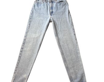 Jeans Levi's 512 vintage para mujer, talla 9 SHT, lavado claro, corte ajustado, pierna cónica, tiro alto.