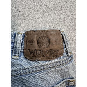 VTG Wrangler Jeans Mens 33x31 Light Wash Blue Straight Distressed Denim USA 90s image 15