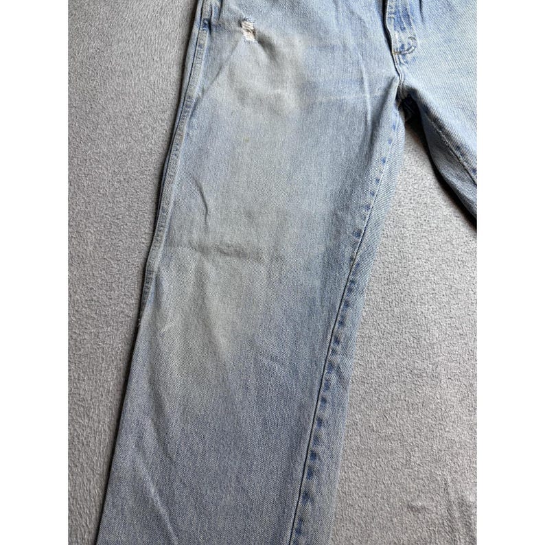 VTG Wrangler Jeans Mens 33x31 Light Wash Blue Straight Distressed Denim USA 90s image 3
