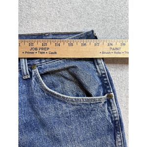 VTG Wrangler Authentic Straight Jeans Mens 34x28 Medium Wash Blue Denim Casual image 8