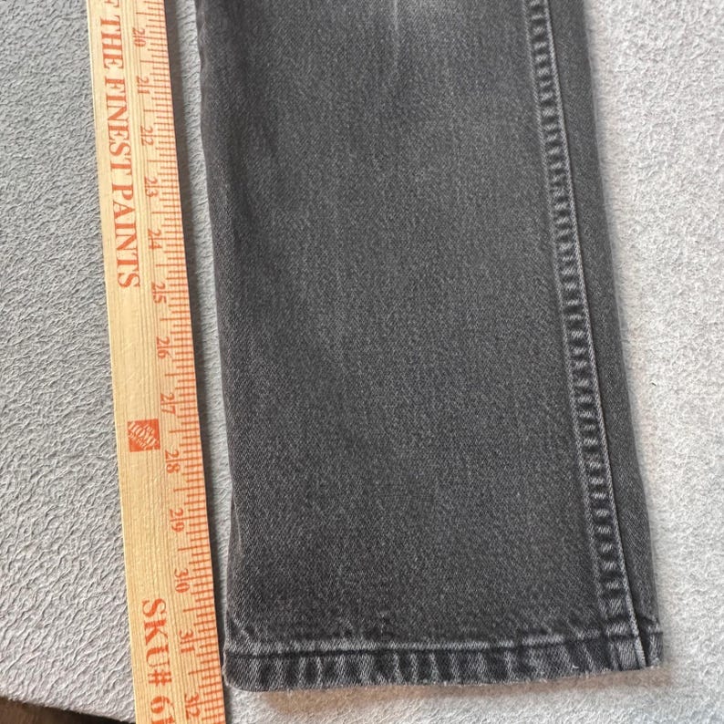 Calça jeans vintage Wrangler masculina, tamanho 28x31, preta, corte cowboy, perna reta, desbotada, fabricada nos EUA. imagem 8