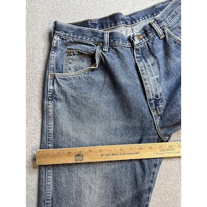 VTG Wrangler Authentic Straight Jeans Mens 34x28 Medium Wash Blue Denim Casual image 5