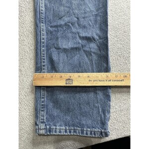 Vaqueros Wrangler para hombre, talla 34 x 34, de mezclilla azul, pierna recta, 5 bolsillos, cremallera YKK, 96501DS imagen 9