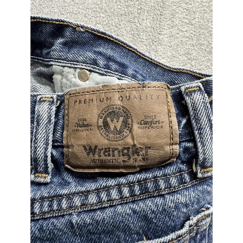 VTG Wrangler Jeans Mens 36x32 Blue Authentic Five Pocket Straight Denim 96501MR image 4