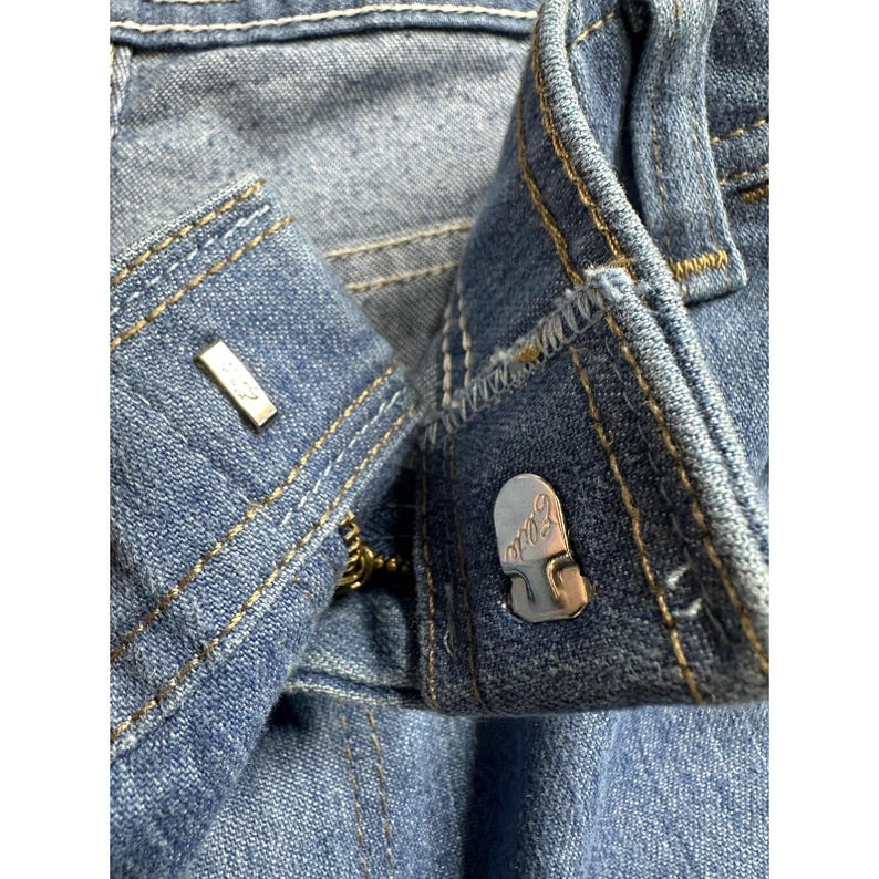Wrangler Jeans Mens 38x30 Blue Classic Fit Straight Leg Denim Zip Fly Pants image 4