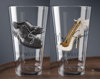 Personalisiertes Hochzeitsgeschenk, Mr. Mrs. Benutzerdefinierter Name 16 Unzen Glas / Bierglas, Bräutigam / Braut Geschenk, Verlobungsgeschenk, Jahrestagsgeschenk, Geschenk für Paare