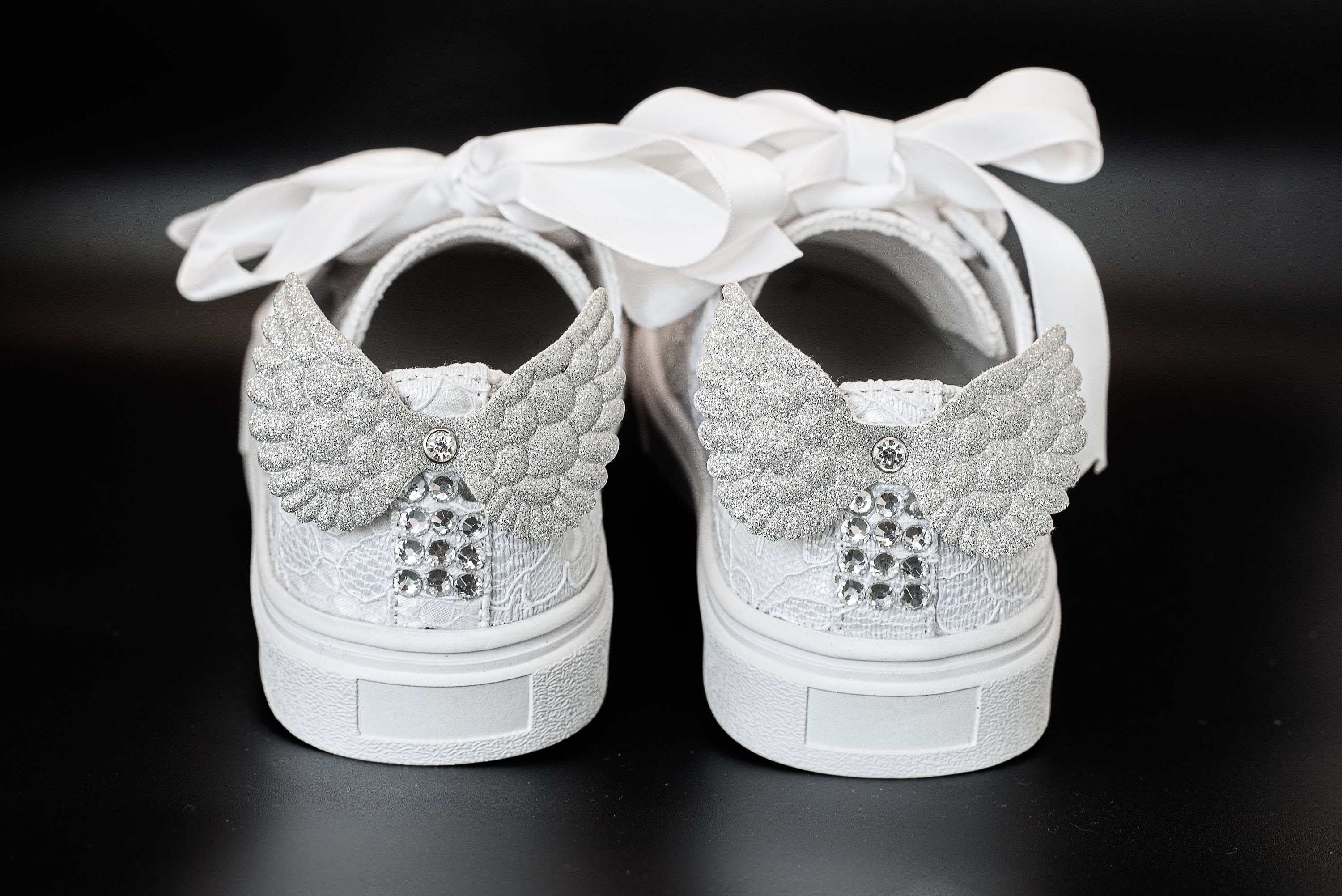 Swan Lipstick Low-Top Sneakers main image 1