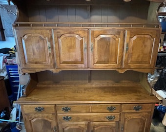Ethan Allen Heirloom Maple Colonial Early American Buffet/Hutch