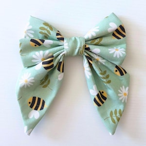 Bumble Bee Dog Bow Tie, Bee Cat Bow Tie, Floral Cat Bow Tie, Floral Dog Bow Tie, Summer Dog Bow Tie,  for Dog Collar, Pet Gift, Slip on
