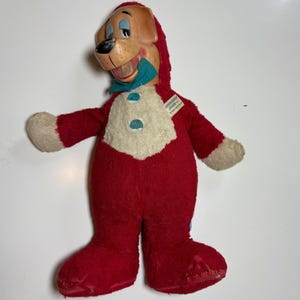 VTG 1950s HUCKLEBERRY HOUND PLUSH // bicho de pelúcia de cachorro com rosto de borracha vintage knickerbocker hanna barbera gravata borboleta smoking colecionável
