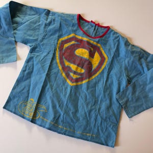 vtg jaren 70 SUPERMAN KOSTUUM SHIRT voor kinderen // vintage jeugd groot retro katoen gelijkstroom strips iconische button-back stripboekcape alleen super man kan vliegen