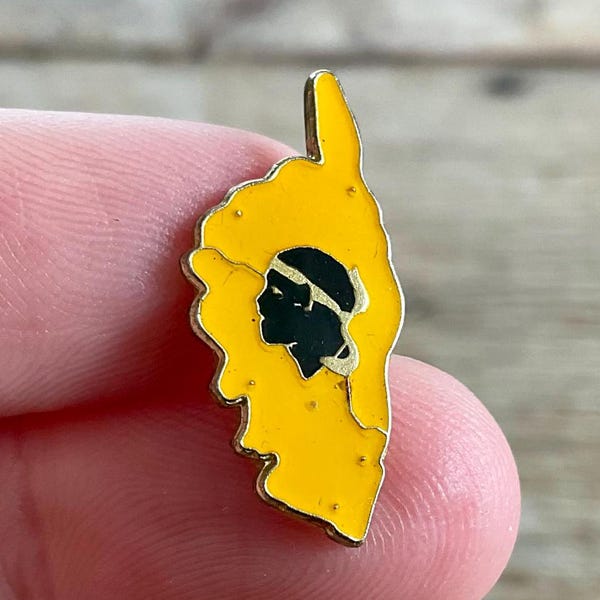 CORSICA France Europe vintage emaille pin | GR20 moor’s head Frankrijk Napoleon Middellandse zee Europa embleem souvenir