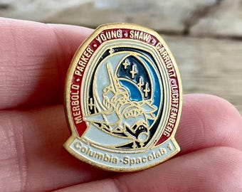 Vintage NASA STS-9 Columbia Spacelab-1 Enamel Pin – 1983 Space Shuttle Mission – NASA Space Memorabilia
