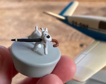 Tintin Airplane No.19 Beech Bonanza – Snowy Figure – Moulinsart 2014 – The Calculus Affair Collectible + Book & Box