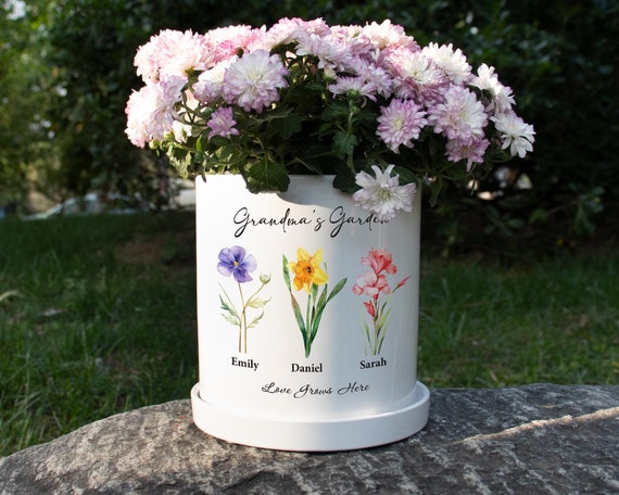 Personalized Grandma's Garden Plant Pot, Birth Month Flower Plant Pot, Grandmas Garden, Gift For Mom, Birthday Gift，Gift for Christmas
