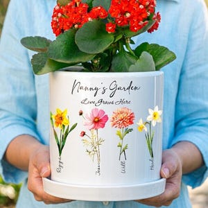 Birth Month Flower Pot for Mom | Personalized Birthday Gift for Grandma | Custom Name Plant Pot | Mothers Day Keepsake Gift
