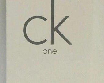 CK One, profumo da uomo, 200 ml (6,7 oz) di Calvin Klein, Eau de Toilette spray unisex, nuovo, in confezione sigillata.