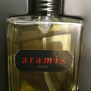 Set di fragranze Aramis Black di Aramis per uomo Eau de Toilette Spray 2 oz /60 ml + 3,4 oz / 100 ml detergente per il corpo Nuovo. Vintage. Fuori produzione