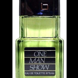 One Man Show Fragranza per uomo di Jaques Bogart 3,3 oz / 100 ml Eau de Toilette spray. Nuovo sigillato in confezione al dettaglio. Nuova confezione.