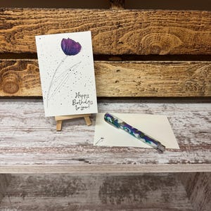 Elegante cartão de feliz aniversário em aquarela pintado à mão