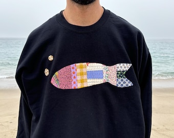Felpa con motivo a pesce, applicazione patchwork trapuntata a mano