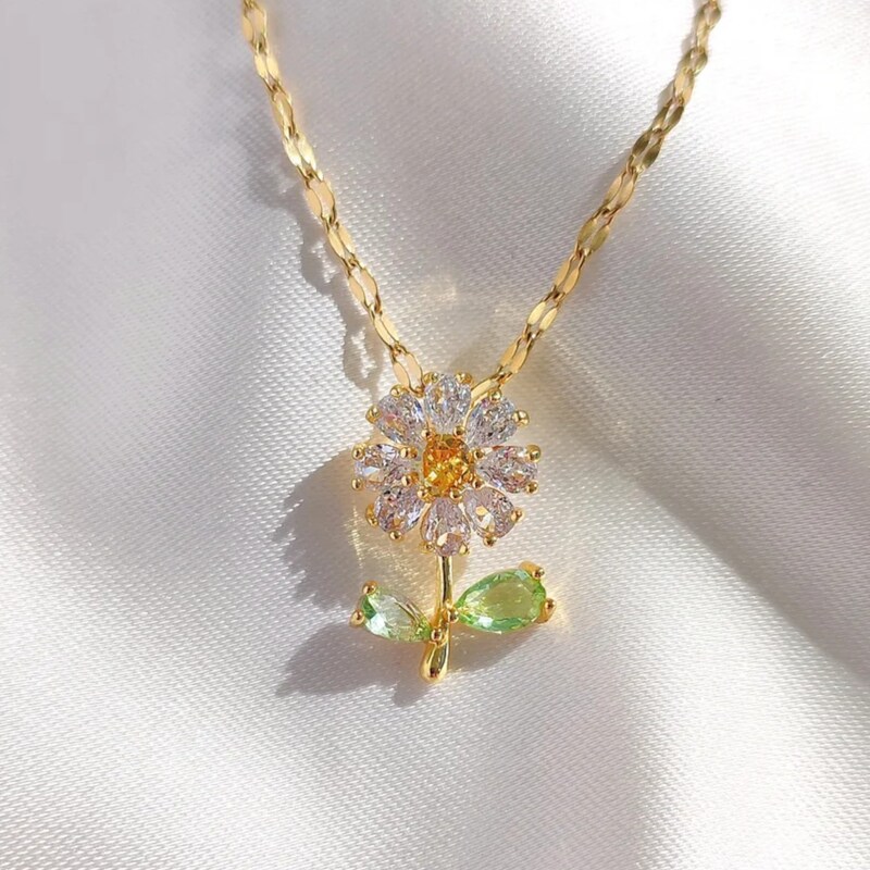 Daisy Necklace main image 1
