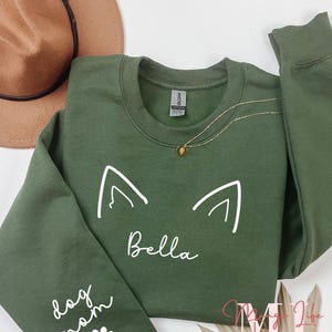 Custom dog sweatshirt, Personalized dog sweatshirt, Custom dog mom sweatshirt, Dog lover gift, Pet owner gift, Mothers day gift, Dog shirt,