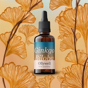 Op de afbeelding: Een bruine glazen fles met een zwarte druppelaar en een blauw etiket met de tekst "Ginkgo Biloba Ollywell All the good things". De fles is omringd door gele ginkgo bladeren.
