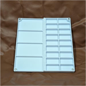 Duża paleta pędzli akwarelowych: 18 dużych pojemników na farbę, zamknięcie magnetyczne, Studio