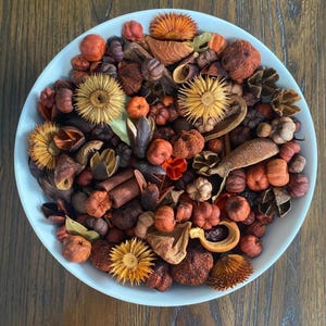 Farmhouse Potpourri: Spicy Cinnamon, Clove & Pumpkin Scent